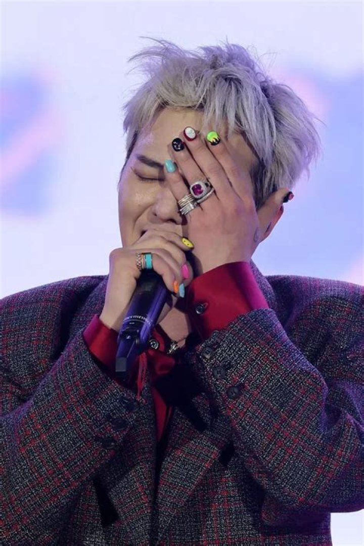 G-DRAGON（ジードラゴン）ネイル完全ガイド｜曲線・カラー・再現のコツ